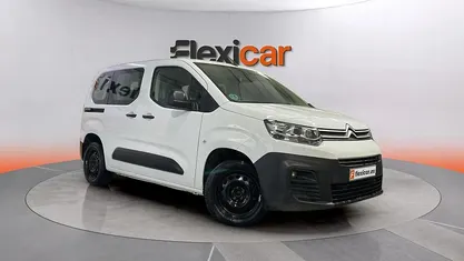 Usado Citroën Berlingo Feel 102 CV (75 kW) 2022 Blanco Monovolumen
