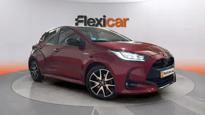 Usado Toyota Yaris Hybrid Active 116 CV (85 kW) 2020 Rojo Berlina