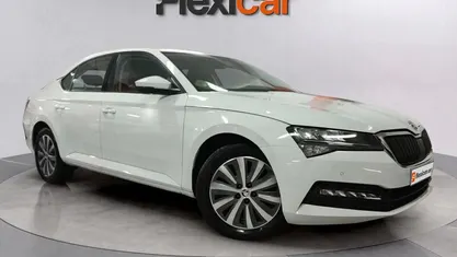 Blanco Usado 2022 Skoda Superb Style Familiar | 18.290 € (Precio justo)