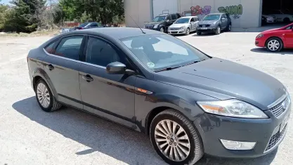 Usado Ford Mondeo Ghia 140 CV (102 kW) 2007 Gris