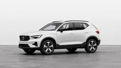 Blanco Usado 2023 Volvo XC40 Plus SUV | 48.970 €