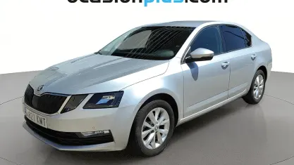 Usado Skoda Octavia Ambition 110 CV (80 kW) 2018 Gris plata Berlina