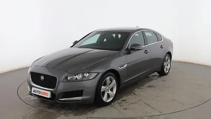 Usado Jaguar XF Prestige 180 CV (132 kW) 2018 Gris Berlina