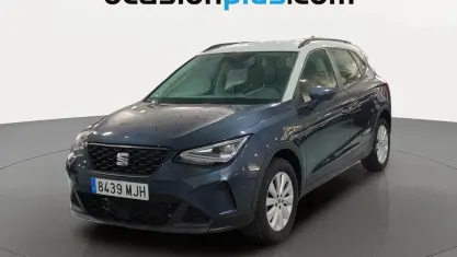 Usado Seat Arona Style 110 CV (80 kW) 2023 Gris SUV