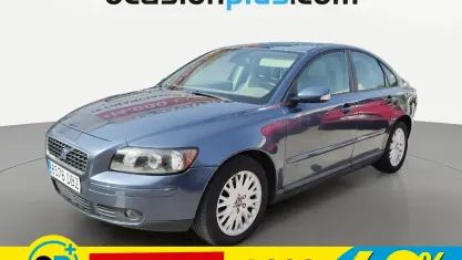 Usado Volvo S40 Momentum 136 CV (100 kW) 2004 Azul Berlina