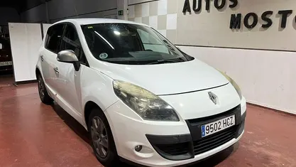 Usado Renault Grand Scénic III Dynamique 110 CV (80 kW) 2011 Blanco Monovolumen