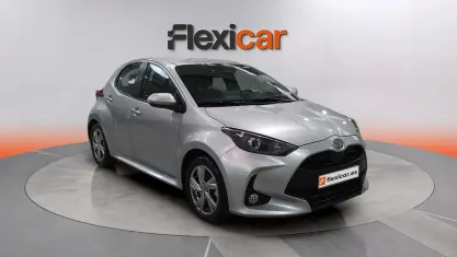 Usado Toyota Yaris Hybrid Active 116 CV (85 kW) 2025 Gris Berlina