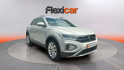 Usado VW T-Roc Life 150 CV (110 kW) 2023 Beige SUV
