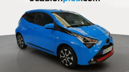 Usado Toyota Aygo X-play 72 CV (52 kW) 2019 Azul Utilitario