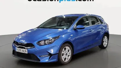 Usado Kia Ceed 136 CV (100 kW) 2023 Azul Utilitario