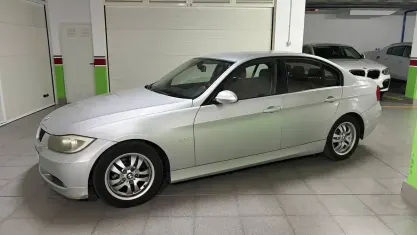 Usado BMW 320 150 CV (110 kW) 2007 Gris Berlina
