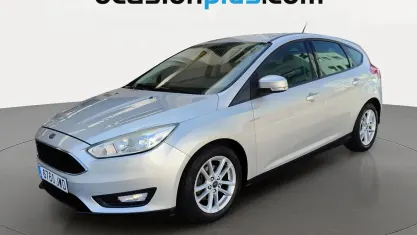 Usado Ford Focus Trend+ 125 CV (91 kW) 2017 Gris plata Utilitario