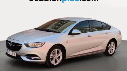 Usado Opel Insignia Selective 136 CV (100 kW) 2017 Gris plata Berlina