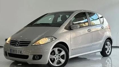 Usado Mercedes A180 Avantgarde 109 CV (80 kW) 2007 Gris Utilitario