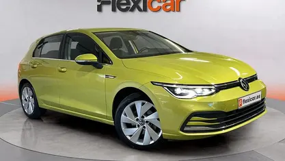 Amarillo Usado 2021 VW Golf Life Berlina | 20.990 € (Super precio)