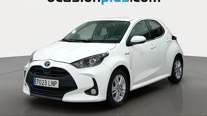 Blanco Usado 2021 Toyota Yaris Hybrid Active Utilitario | 15.446 € (Precio justo)