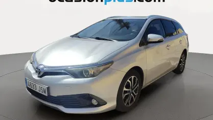 Usado Toyota Auris Active 112 CV (82 kW) 2016 Gris plata Familiar