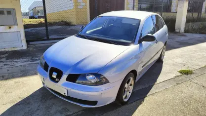 Usado Seat Ibiza Reference 100 CV (73 kW) 2004 Azul Utilitario
