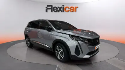 Usado Peugeot 5008 Allure 136 CV (100 kW) 2024 Gris SUV