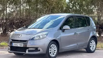 Usado Renault Scénic III Dynamique 130 CV (95 kW) 2012 Beige Monovolumen