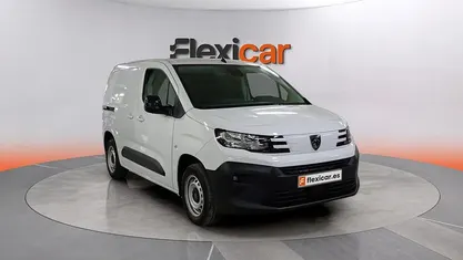 Usado Peugeot Partner Style 100 CV (73 kW) 2024 Blanco Monovolumen