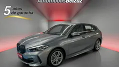 Gris Usado 2024 BMW 118 Sport Line Utilitario | 27.490 € (Precio justo)