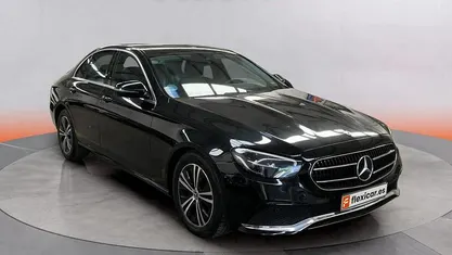 Usado Mercedes E220 194 CV (142 kW) 2021 Negro Berlina