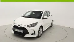 Blanco Usado 2021 Toyota Yaris Hybrid Active Berlina | 15.400 € (Precio justo)