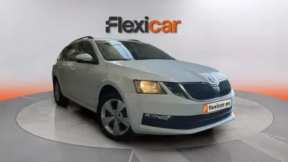 Usado Skoda Octavia Ambition 150 CV (110 kW) 2020 Blanco Familiar