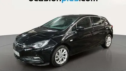 Usado Opel Astra Dynamic 136 CV (100 kW) 2019 Negro Utilitario