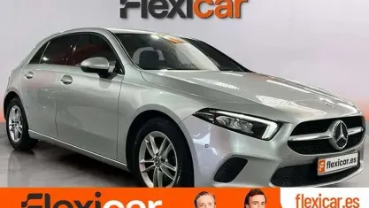 Usado Mercedes A180 136 CV (100 kW) 2019 Gris Utilitario