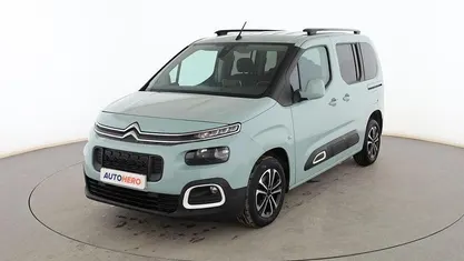 Usado Citroën Berlingo Feel 102 HP (75 kW) 2019 Verde Monovolume