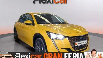 Usado Peugeot e-208 Allure 100 kW (136 CV) 2021 Amarillo Utilitario