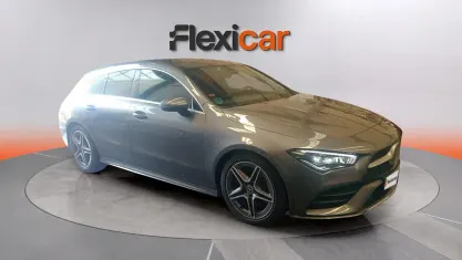 Usado Mercedes CLA200 Shooting Brake 150 CV (110 kW) 2021 Gris Familiar