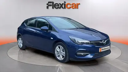 Usado Opel Astra 110 CV (80 kW) 2020 Azul Berlina