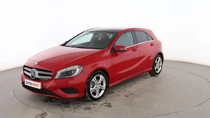 Usado Mercedes A180 Urban 110 CV (80 kW) 2014 Rojo Berlina