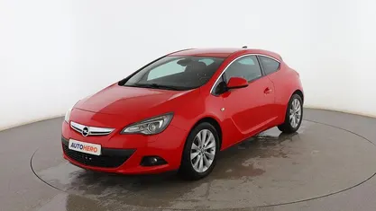 Usado Opel Astra GTC Sportive 200 CV (147 kW) 2016 Rojo Utilitario