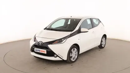 Usado Toyota Aygo X-play 70 CV (51 kW) 2016 Blanco Utilitario