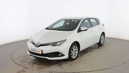 Usado Toyota Auris Hybrid Edition 140 CV (102 kW) 2015 Berlina