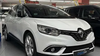 Usado Renault Grand Scénic IV Zen 131 CV (96 kW) 2017 Blanco Monovolumen