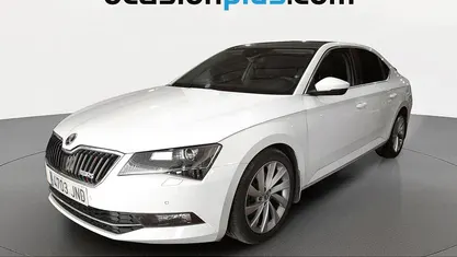 Usado Skoda Superb Style 150 CV (110 kW) 2016 Blanco Berlina