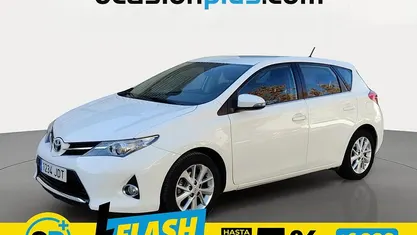 Usado Toyota Auris Active 132 CV (97 kW) 2015 Blanco Utilitario