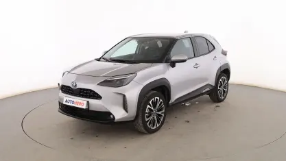 Usado Toyota Yaris Cross Style 131 CV (96 kW) 2023 Plata SUV