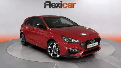 Usado Hyundai i30 N Line 120 CV (88 kW) 2023 Rojo Berlina