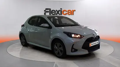 Usado Toyota Yaris Hybrid Active 116 CV (85 kW) 2024 Blanco Berlina