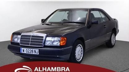 Usado Mercedes E300 220 CV (161 kW) 1990 Gris Coupe