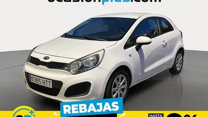 Blanco Usado 2013 Kia Rio Berlina | 7150 € (Buen precio)