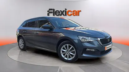 Usado Skoda 110 R Ambition 150 CV (110 kW) 2021 Gris Berlina