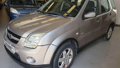 Usado Suzuki Ignis 99 CV (72 kW) 2005 Gris / plata Utilitario