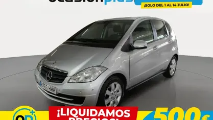 Usado Mercedes A180 109 CV (80 kW) 2011 Gris Utilitario